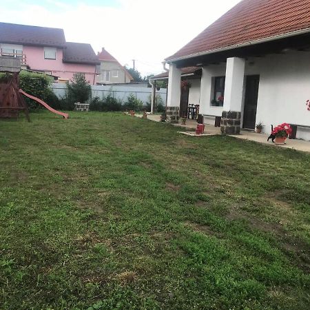 Oncsa Vendeghaz Hotel Gyöngyös Bagian luar foto